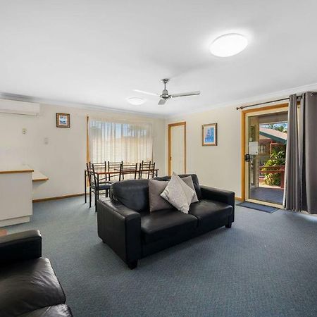 Dolphin Sands Holiday Cabins คอฟฟ์ฮาร์เบอร์ ภายนอก รูปภาพ