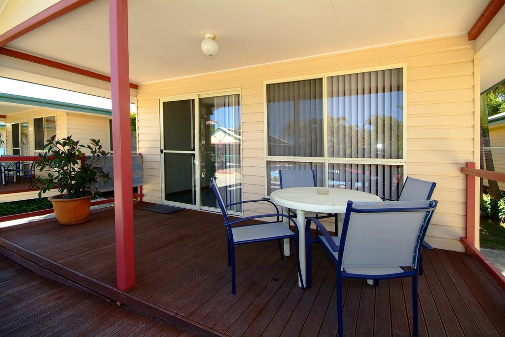 Dolphin Sands Holiday Cabins คอฟฟ์ฮาร์เบอร์ ภายนอก รูปภาพ