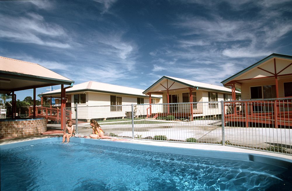 Dolphin Sands Holiday Cabins คอฟฟ์ฮาร์เบอร์ ภายนอก รูปภาพ