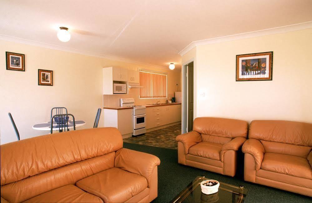 Dolphin Sands Holiday Cabins คอฟฟ์ฮาร์เบอร์ ภายนอก รูปภาพ