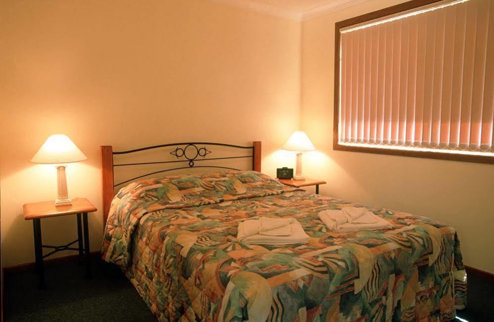Dolphin Sands Holiday Cabins คอฟฟ์ฮาร์เบอร์ ภายนอก รูปภาพ
