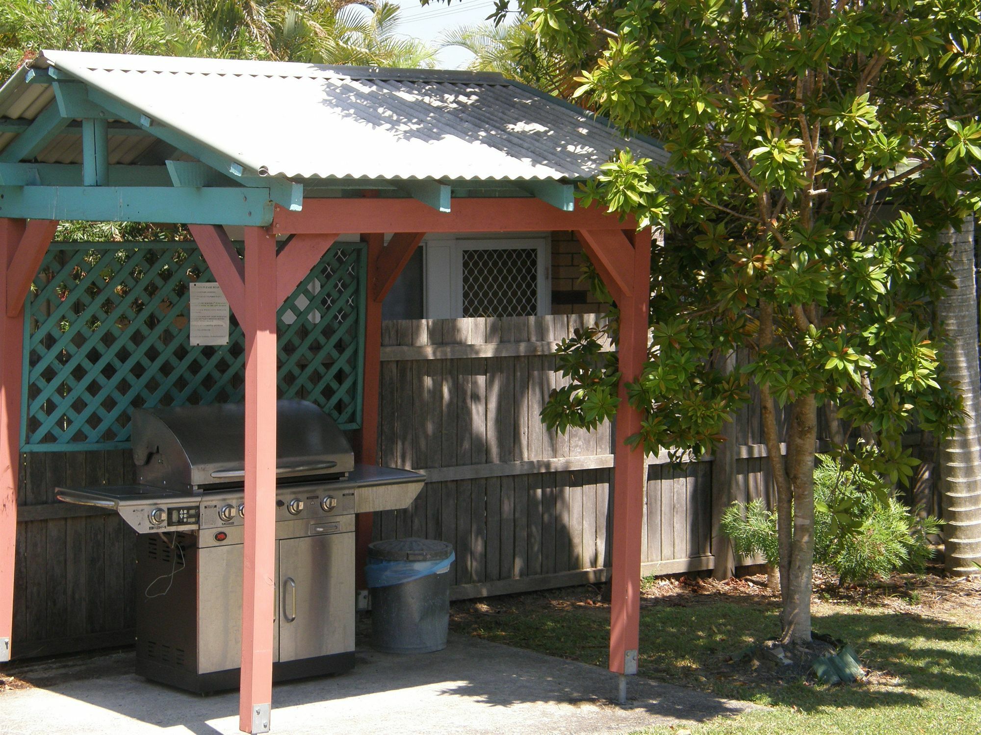 Dolphin Sands Holiday Cabins คอฟฟ์ฮาร์เบอร์ ภายนอก รูปภาพ