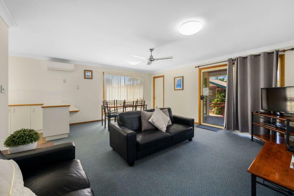 Dolphin Sands Holiday Cabins คอฟฟ์ฮาร์เบอร์ ภายนอก รูปภาพ